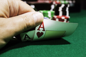 Know When to Hold‘em or Fold Your Investment Strategy